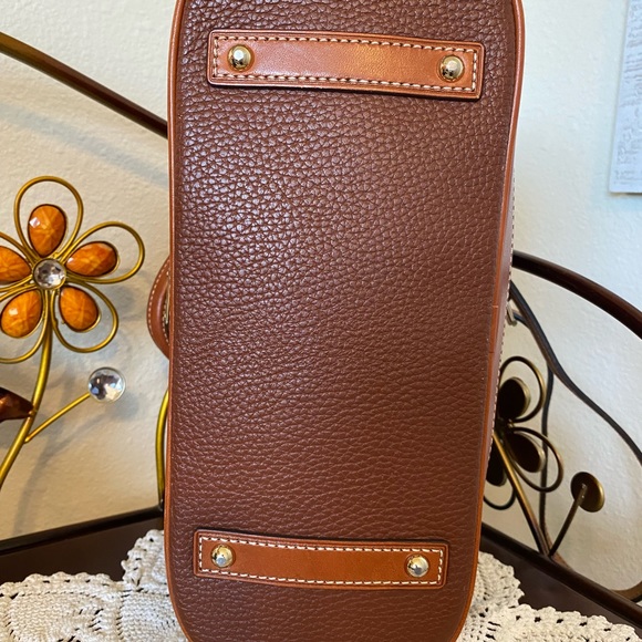 EUC Dooney & Bourke Pebble Grain Sierra Zip Zip Bark or Chocolate? - Picture 5 of 15